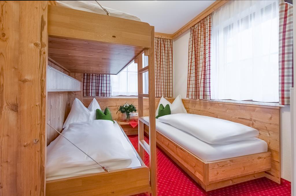 Pension Haus Am Dorfplatz Флахау Экстерьер фото