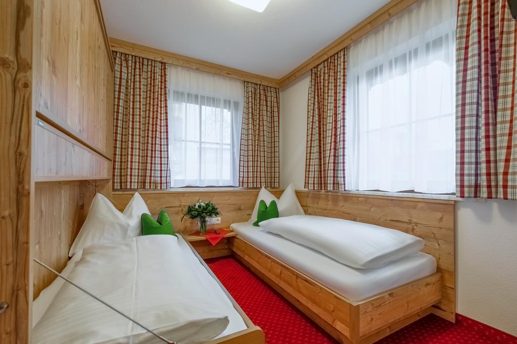 Pension Haus Am Dorfplatz Флахау Экстерьер фото